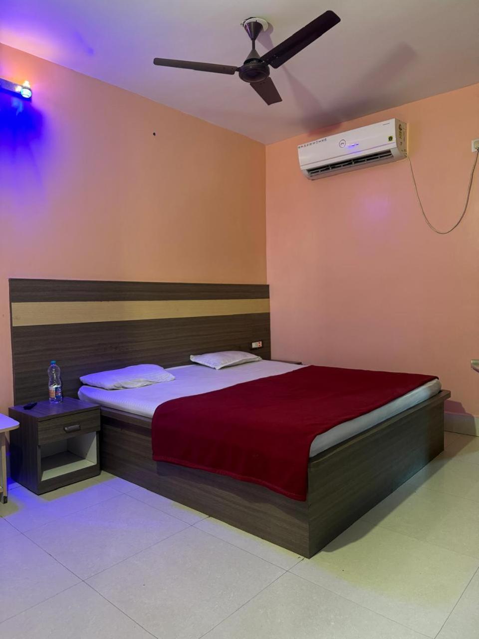 Nityananda Inn Puri Esterno foto